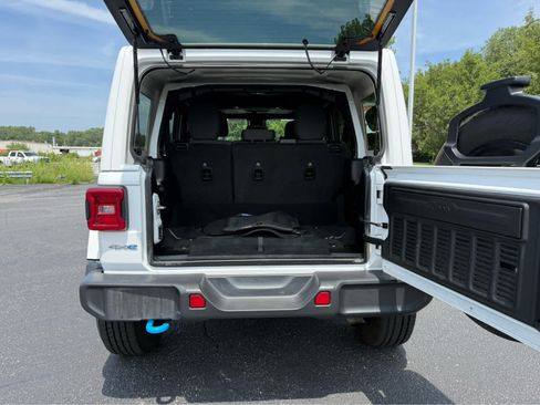 Used 2024 Jeep Wrangler Unlimited Sahara AWD/4WD image 7