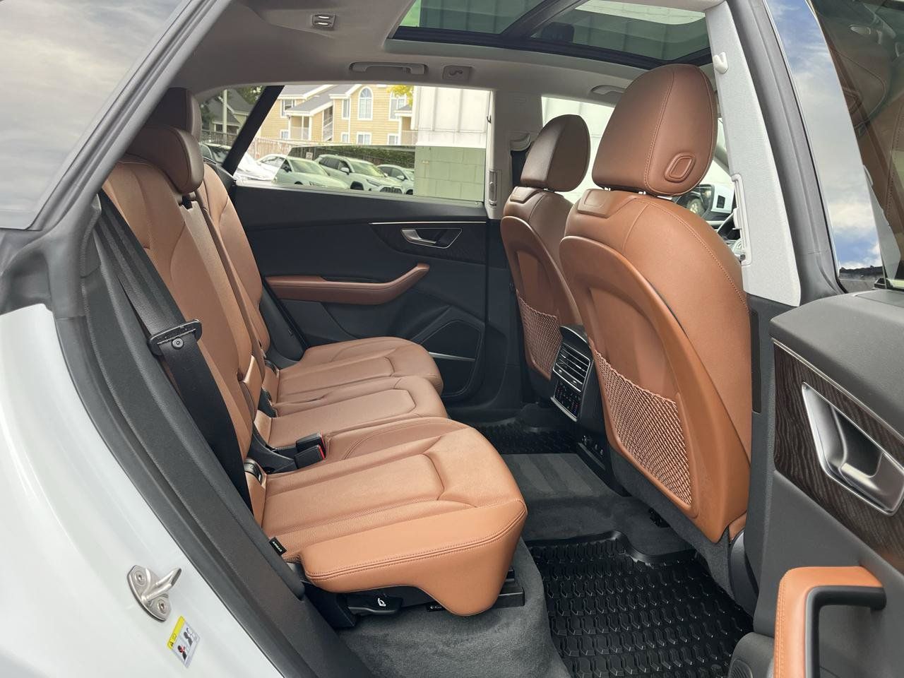 Used 2022 Audi Q8 Premium Plus AWD/4WD image 23