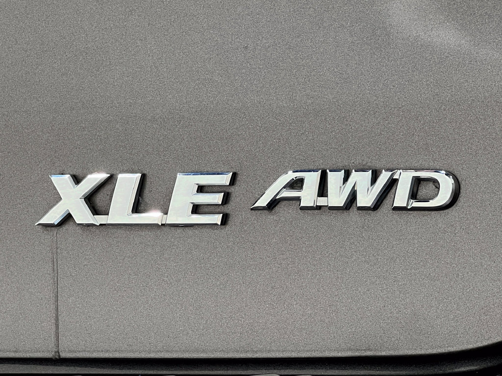 Used 2019 Toyota Highlander XLE AWD/4WD image 43