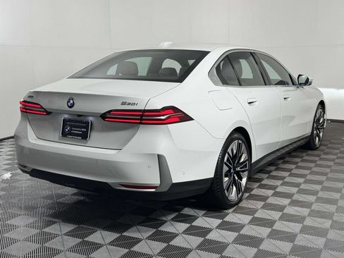 Used 2026 BMW 530i xDrive w/ Premium Package AWD/4WD image 10