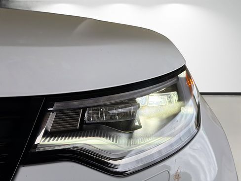 Used 2023 Land Rover Discovery HSE R-Dynamic image 9