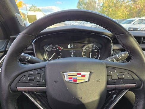 Used 2025 Cadillac XT6 Premium Luxury image 37