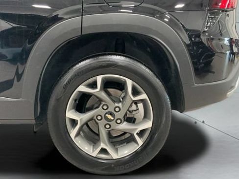 Used 2025 Chevrolet Trax LT w/ LT Convenience Package FWD image 27