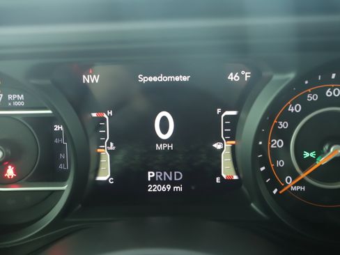 Used 2024 Jeep Wrangler Unlimited Rubicon w/ Safety Group image 17