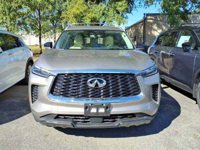 Certified 2023 INFINITI QX60 Sensory w/ Vision Package AWD/4WD image 3