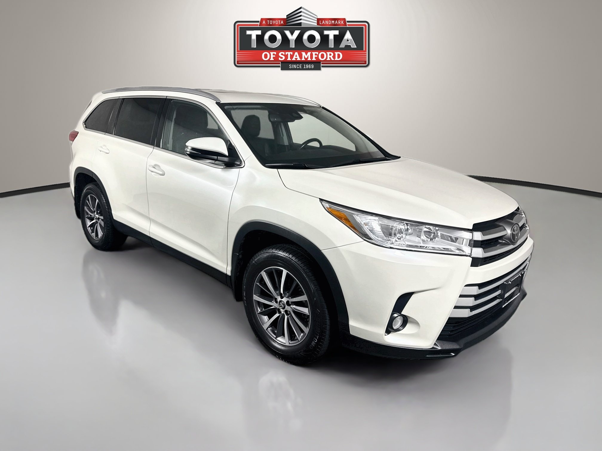 Certified 2019 Toyota Highlander XLE AWD/4WD image 1