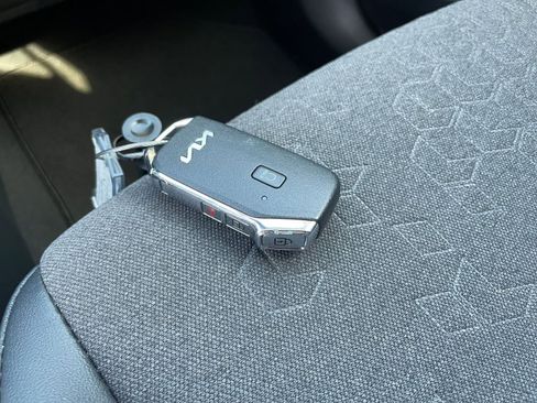 Used 2025 Kia Seltos S image 25