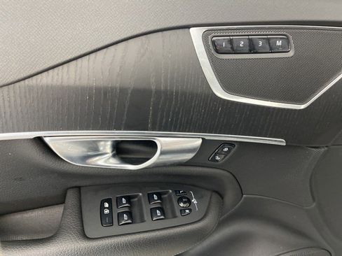 Used 2020 Volvo XC90 T6 Momentum AWD/4WD image 28
