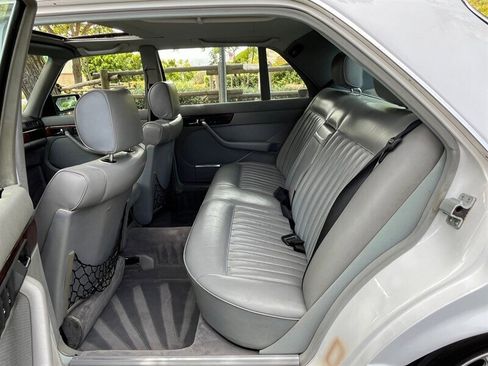 Used 1987 Mercedes-Benz 560 SEL image 12