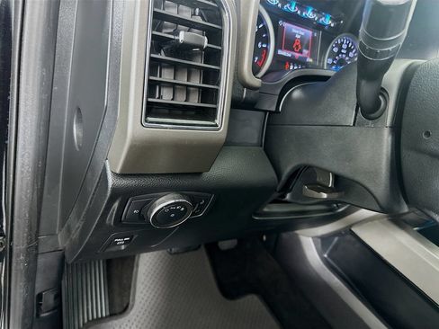 Used 2020 Ford Expedition XLT w/ Equipment Group 201A AWD/4WD image 9
