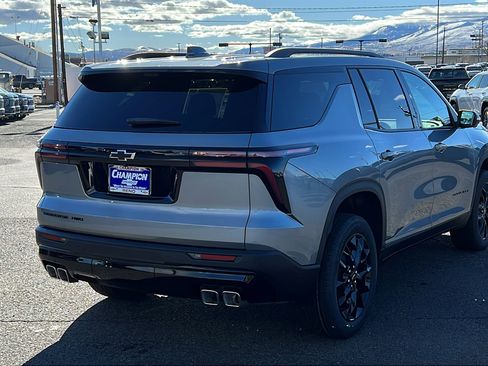 New 2026 Chevrolet Traverse LT w/ Midnight/Sport Edition image 5