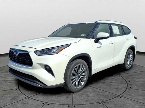 Used 2021 Toyota Highlander Platinum AWD/4WD image 1