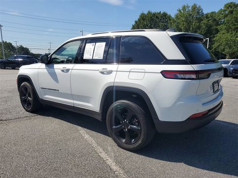 Used 2024 Jeep Grand Cherokee Altitude image 7