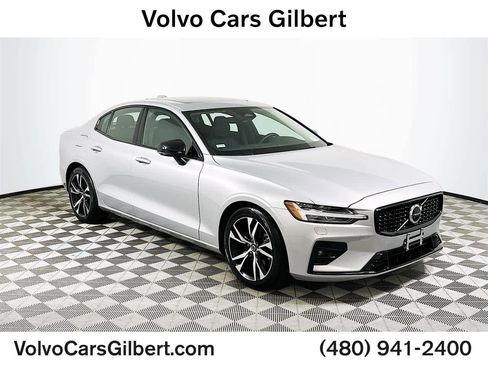 Used 2025 Volvo S60 B5 Core image 1