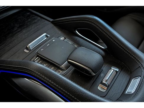 Certified 2025 Mercedes-Benz GLS 450 4MATIC image 22