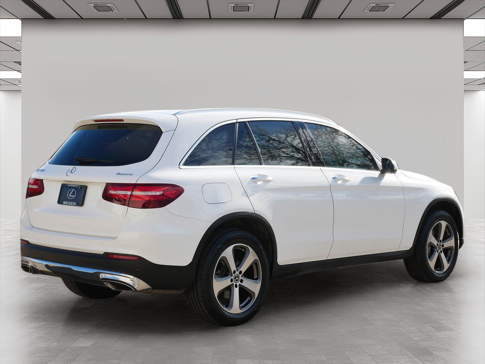 Used 2018 Mercedes-Benz GLC 300 4MATIC image 5