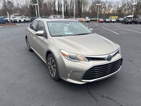 Used 2018 Toyota Avalon XLE Plus image 3