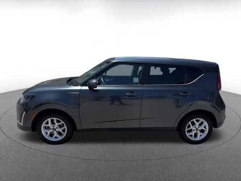Used 2025 Kia Soul LX w/ LX Technology Package FWD image 9