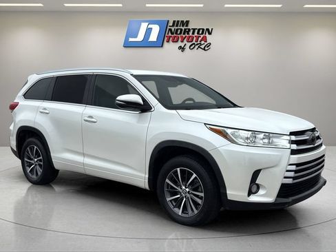 Used 2018 Toyota Highlander XLE FWD image 3
