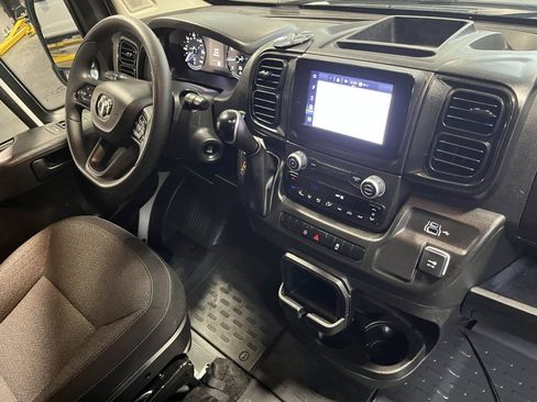 Used 2025 RAM ProMaster 2500 w/ Convenience Group image 16