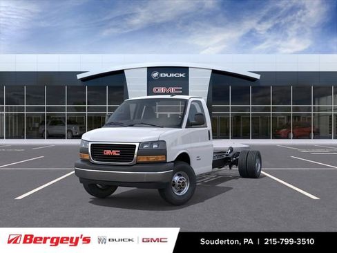 New 2026 GMC Savana 4500 w/ Power Convenience Package RWD image 1