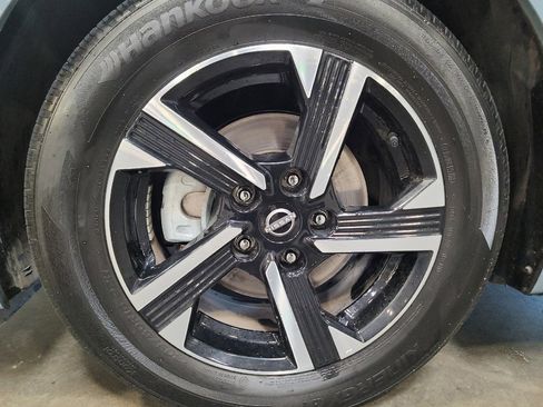Used 2025 Nissan Sentra SV FWD image 31