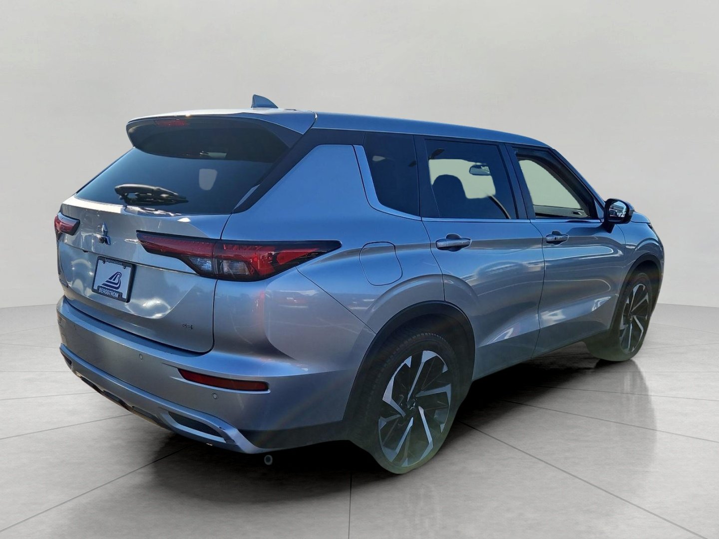 Used 2024 Mitsubishi Outlander AWD image 8