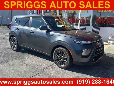 Used 2022 Kia Soul EX FWD image 1