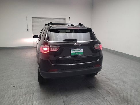 Used 2018 Jeep Compass Latitude FWD image 6