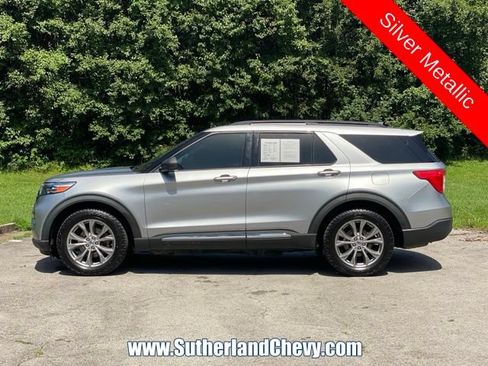 Used 2021 Ford Explorer XLT w/ Equipment Group 202A AWD/4WD image 4