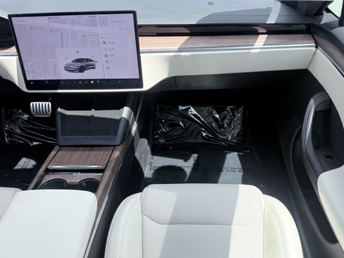 Used 2025 Tesla Model S AWD/4WD image 54