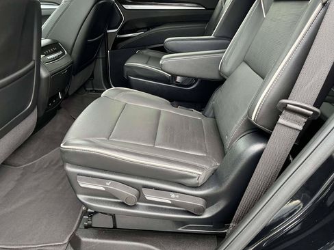 Used 2025 Cadillac Escalade Premium Luxury AWD/4WD image 17
