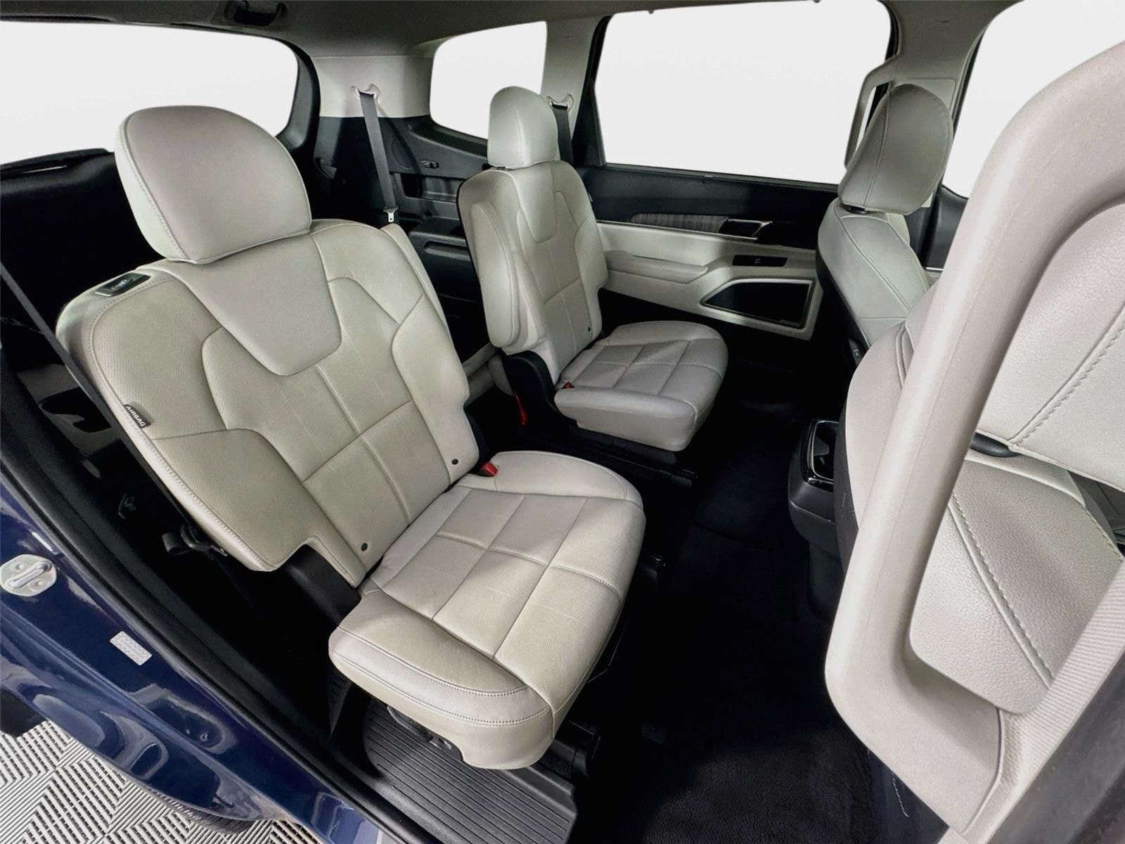 Certified 2023 Kia Telluride EX w/ EX Captain's Chair Package FWD image 29
