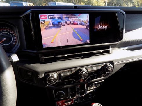 Certified 2024 Jeep Gladiator Rubicon w/ Technology Group image 27