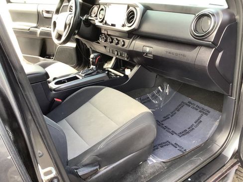Used 2020 Toyota Tacoma TRD Off-Road image 32