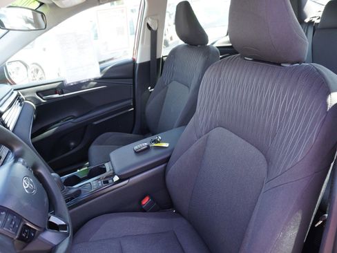 Used 2025 Toyota Camry LE image 21