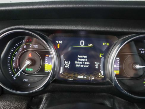 Used 2023 Jeep Wrangler Unlimited Sahara w/ Cold Weather Group AWD/4WD image 17