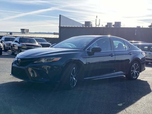 Used 2019 Toyota Camry SE image 8