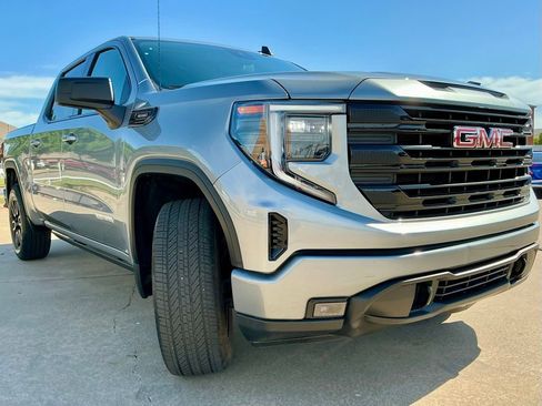 Used 2025 GMC Sierra 1500 Elevation AWD/4WD image 2