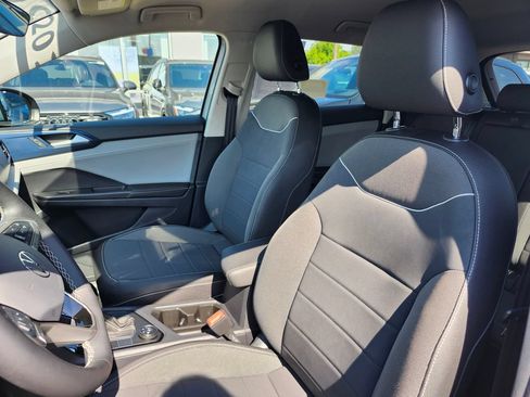 Certified 2024 Volkswagen Taos SE AWD/4WD image 11