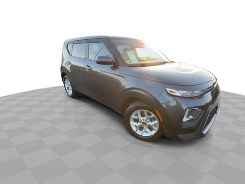 Used 2021 Kia Soul S image 2