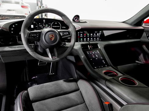 Used 2023 Porsche Taycan GTS image 9