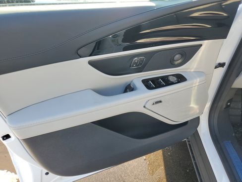 New 2026 Lincoln Nautilus Reserve image 8