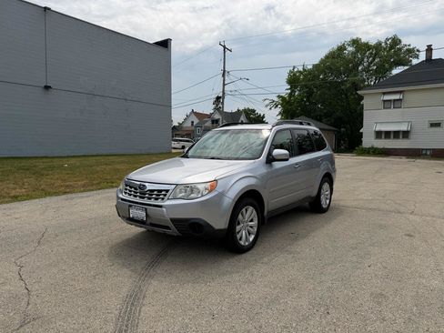 Used 2013 Subaru Forester 2.5X Premium w/ Popular Pkg 3 AWD/4WD image 3