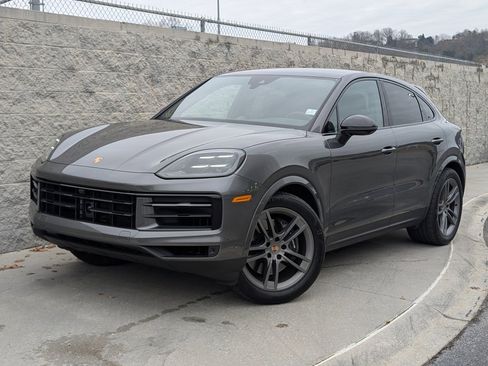 Certified 2025 Porsche Cayenne image 1