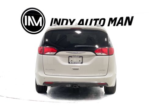Used 2019 Chrysler Pacifica Limited w/ Tire & Wheel Group FWD image 5