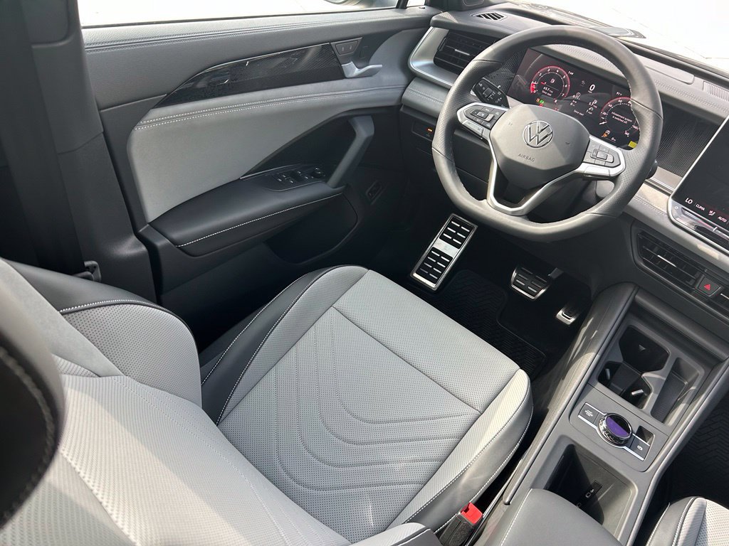 New 2026 Volkswagen Tiguan SE R-Line FWD image 8