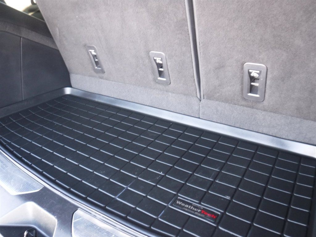 Used 2023 Cadillac Escalade Premium Luxury RWD image 8