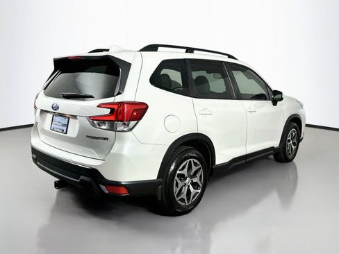 Used 2019 Subaru Forester Premium w/ All-Weather Package AWD/4WD image 7