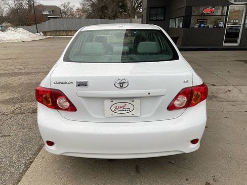 Used 2010 Toyota Corolla LE image 3